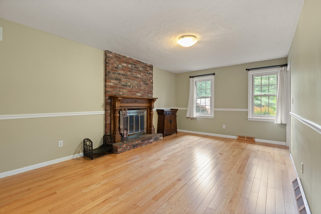 9 Arnold Road Framingham, MA 01701 - Photo 4 of 31