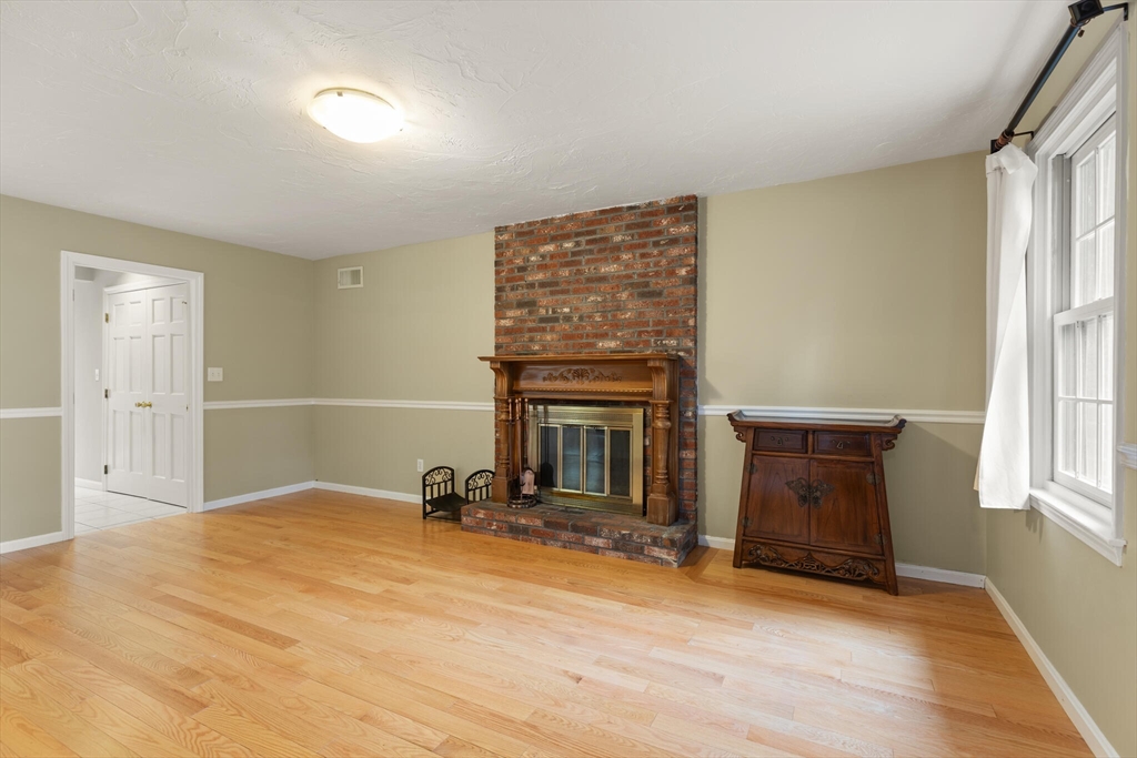 9 Arnold Road Framingham, MA 01701 - Photo 5 of 31