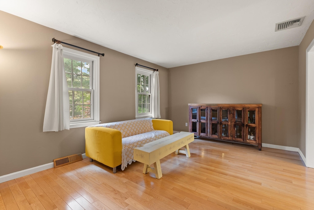 9 Arnold Road Framingham, MA 01701 - Photo 6 of 31