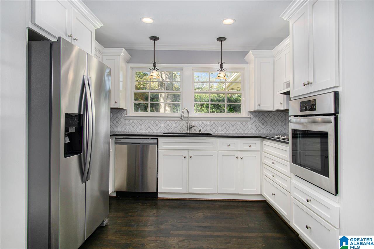 2945 Green Valley Road Birmingham, AL 35243 - Photo 4 of 28