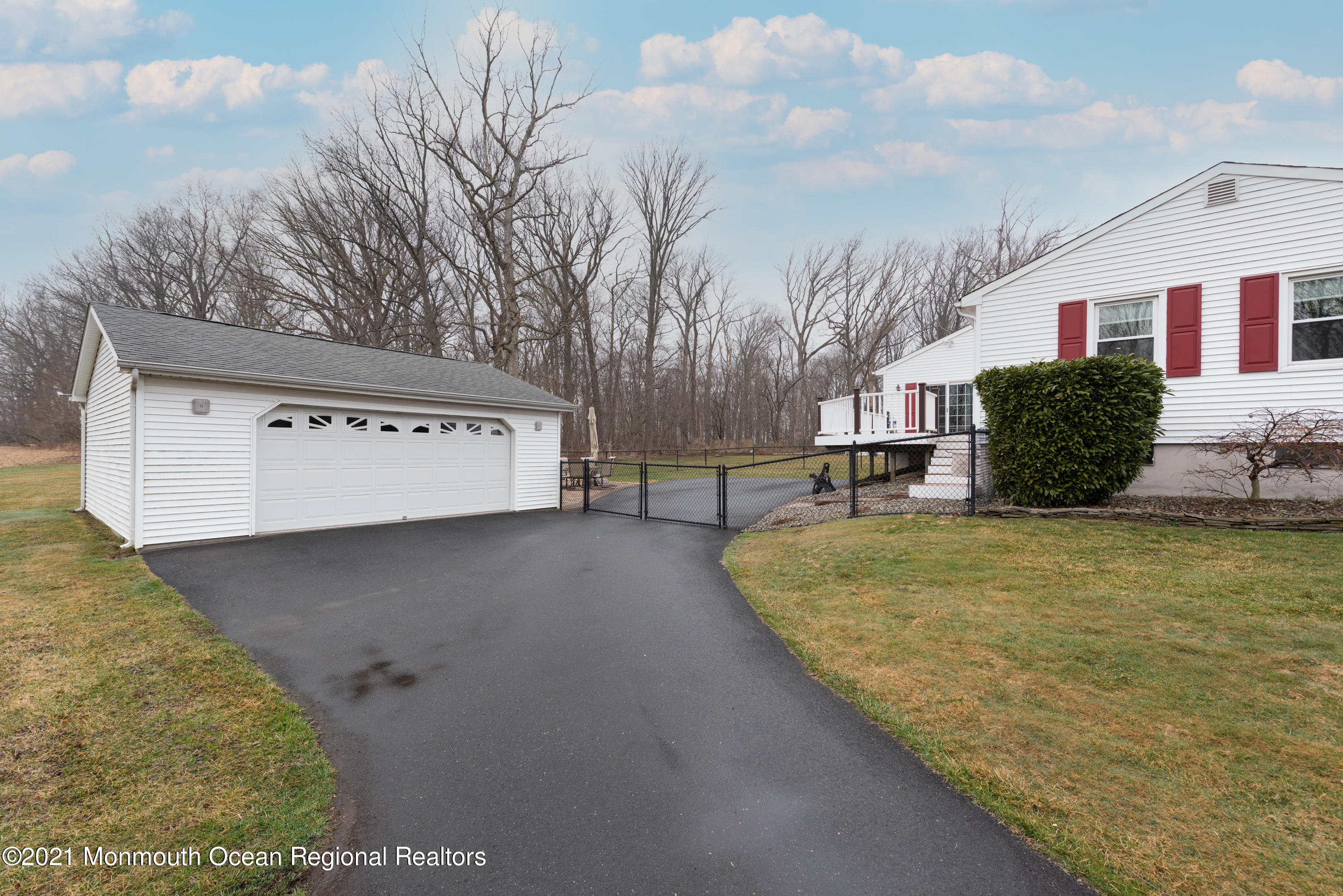 460 Turf Drive Freehold, NJ 07728 - Photo 5 of 26 BAP_5885-Edit