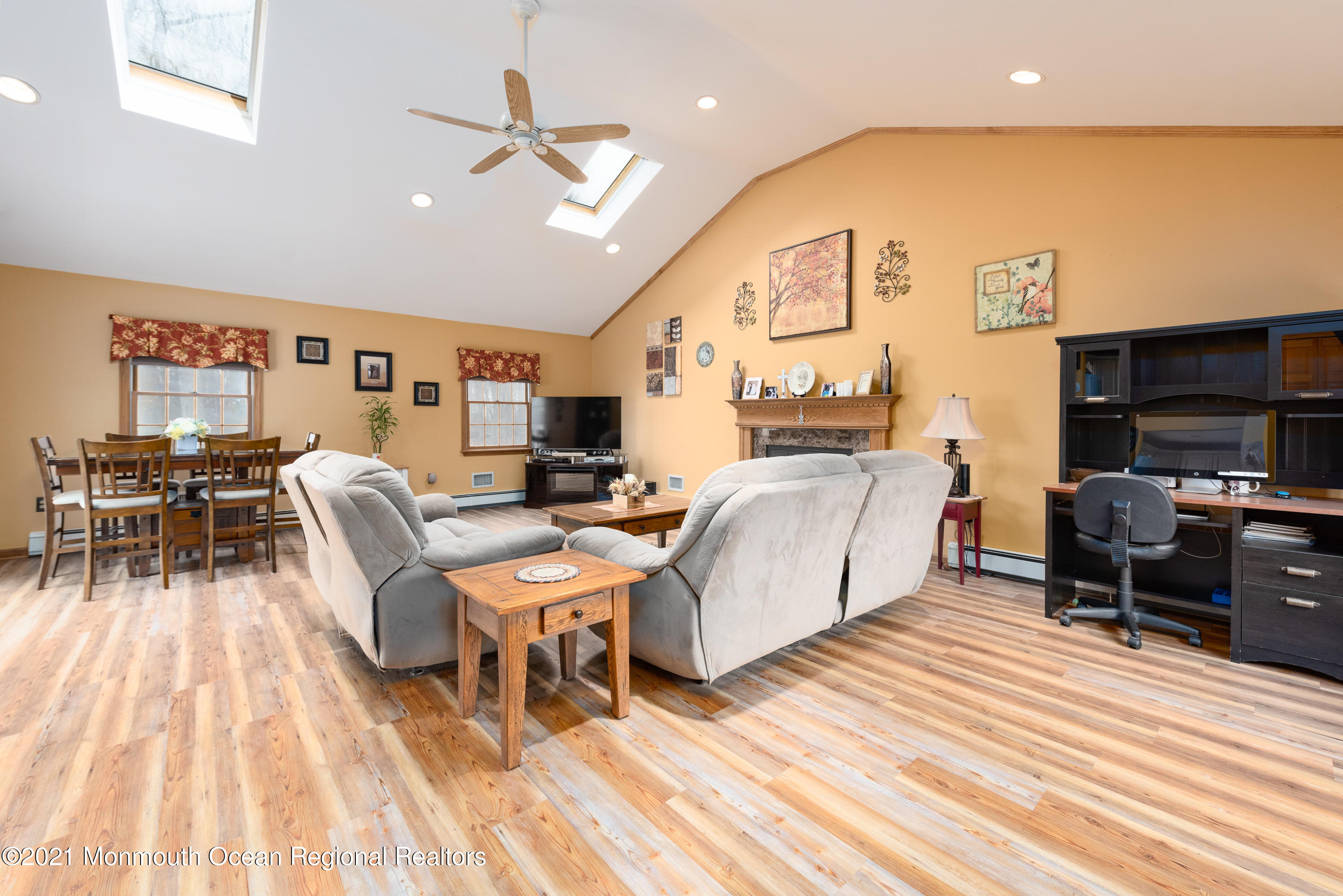 460 Turf Drive Freehold, NJ 07728 - Photo 9 of 26 BAP_5810-Edit