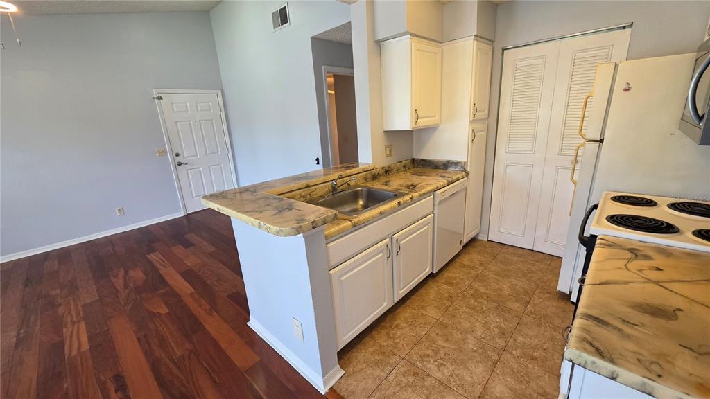 1077 South Hiawassee Road, Unit 824 Orlando, FL 32835 - Photo 11 of 23