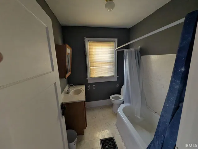 $64,995 | 2004 2nd Avenue, Terre Haute, IN 47807