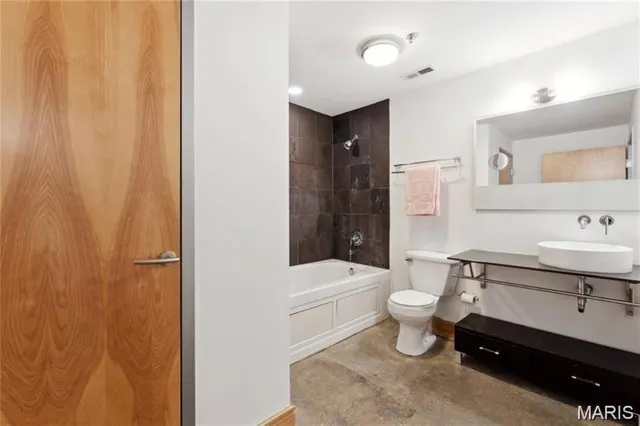 $1,400 | 2201 Locust Street, Unit 207, St. Louis, MO 63103