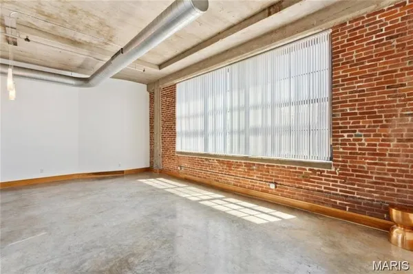 $1,400 | 2201 Locust Street, Unit 207, St. Louis, MO 63103