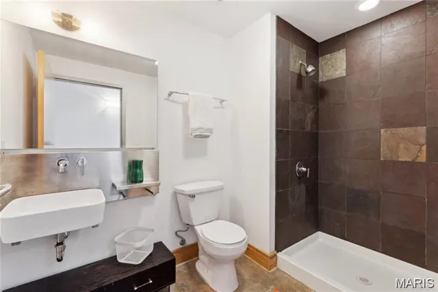 $1,400 | 2201 Locust Street, Unit 207, St. Louis, MO 63103