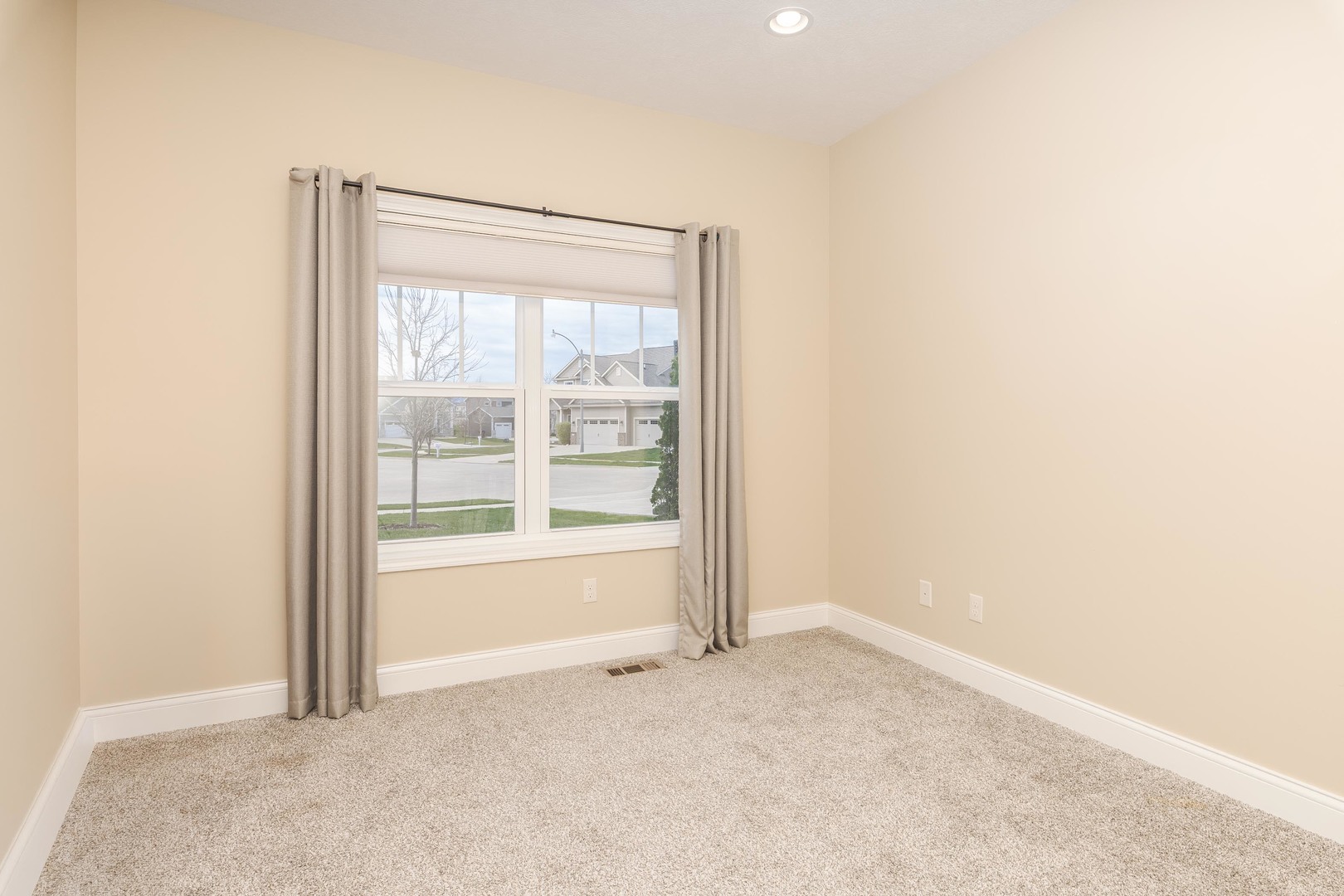 19 Red Maple Court Bloomington, IL 61705 - Photo 18 of 28