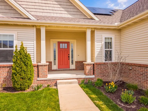 $429,500 | 19 Red Maple Court, Bloomington, IL 61705