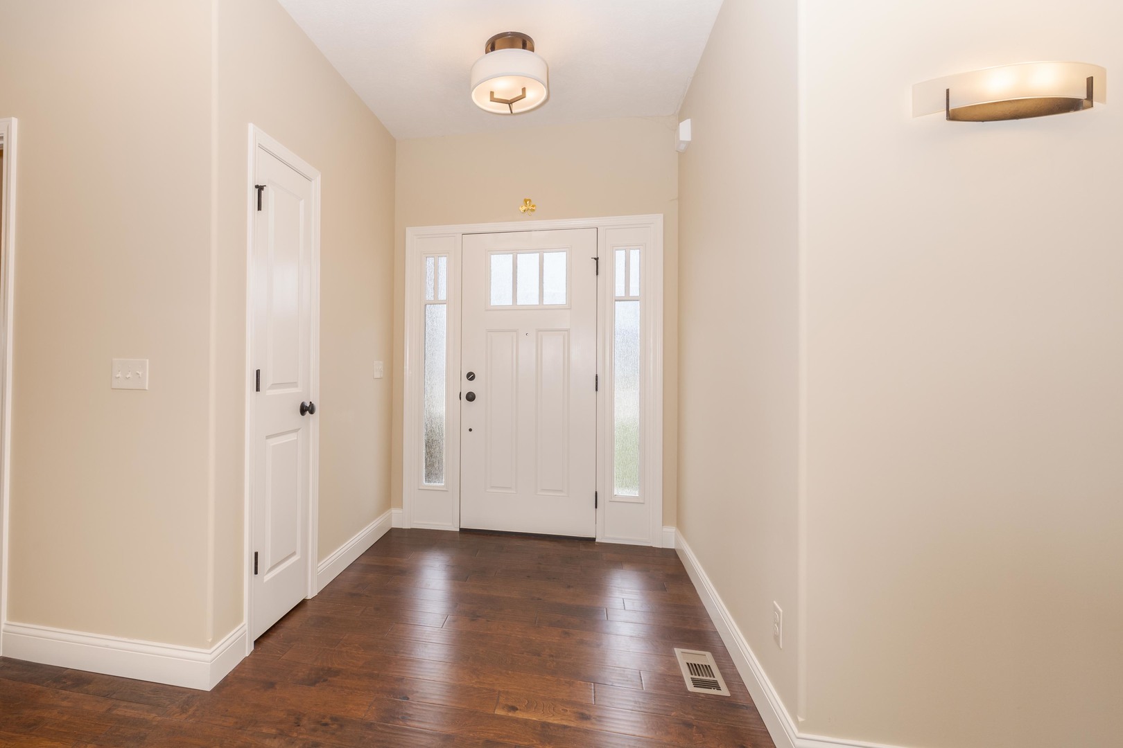 19 Red Maple Court Bloomington, IL 61705 - Photo 3 of 28