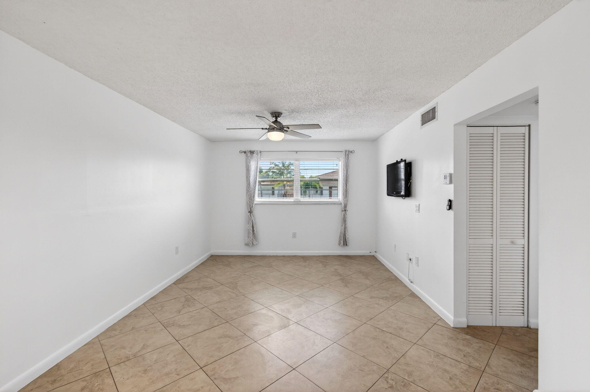 600 Southwest 2nd Avenue, Unit 240 Boca Raton, FL 33432 - Photo 30 of 54 Full Blinds & Drapes