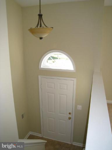 8016 Rugby Road Manassas, VA 20111 - Photo 4 of 14 Entrance / Foyer