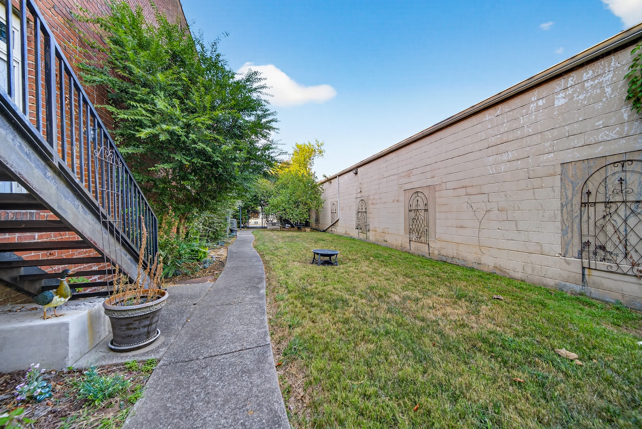 109 East 7th Avenue Springfield, TN 37172 - Photo 22 of 99 a view of a backyard with pathway