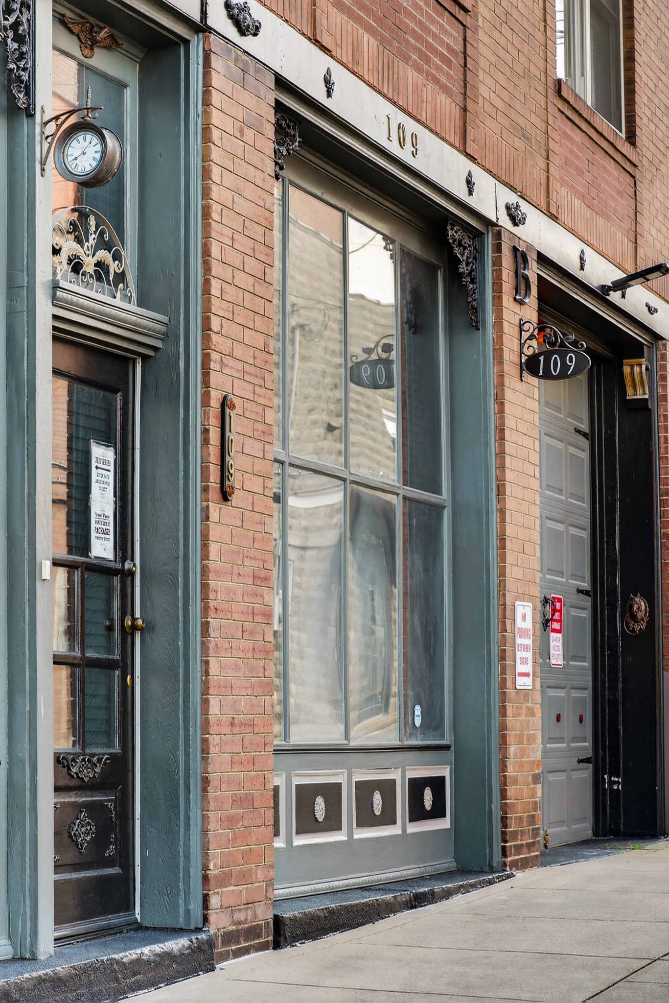 109 East 7th Avenue Springfield, TN 37172 - Photo 5 of 99 a front view of a building with a glass door