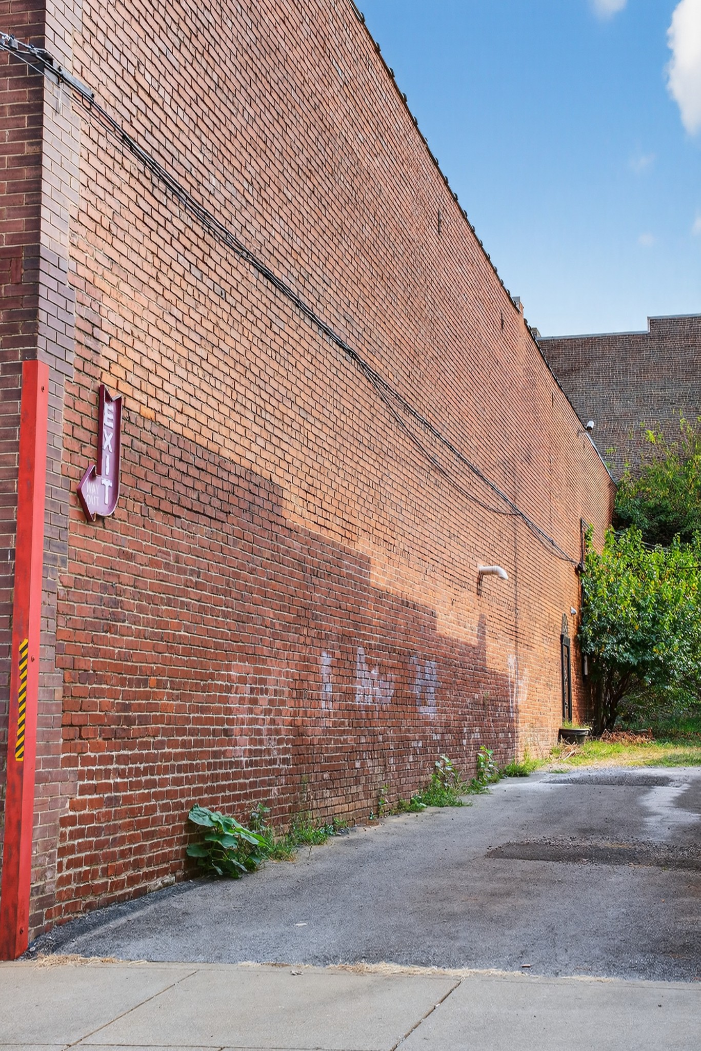 109 East 7th Avenue Springfield, TN 37172 - Photo 9 of 99 a brick building with a street