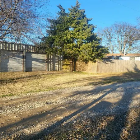a view of a yard with a tree