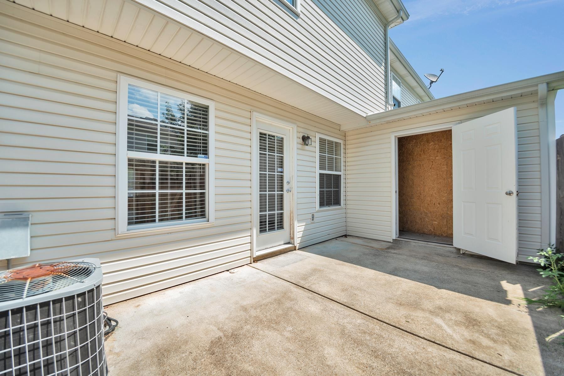 2505 Comanche Way Murfreesboro, TN 37128 - Photo 17 of 21 a front view of a house with a garage