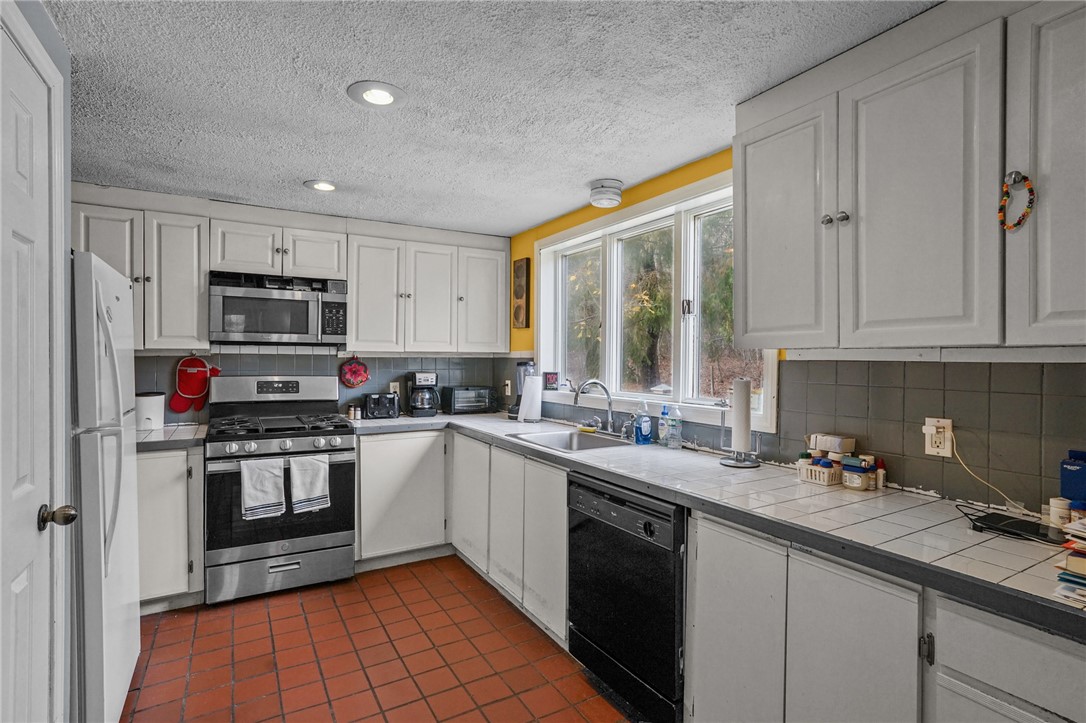 980 Plainfield Pike Coventry, RI 02827 - Photo 31 of 49