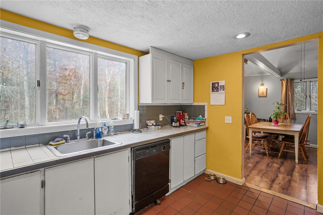 980 Plainfield Pike Coventry, RI 02827 - Photo 35 of 49