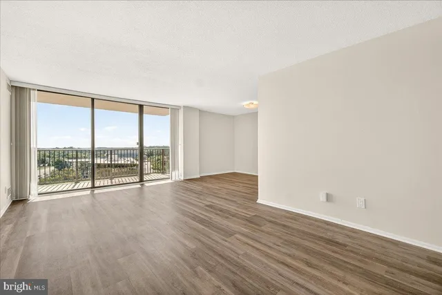 $2,100 | 118 Monroe Street, Unit 1208, Rockville, MD 20850