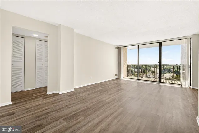 $2,100 | 118 Monroe Street, Unit 1208, Rockville, MD 20850