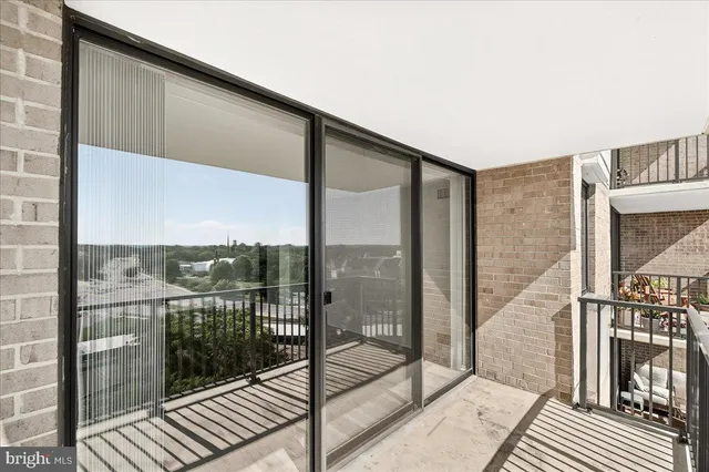 $2,100 | 118 Monroe Street, Unit 1208, Rockville, MD 20850