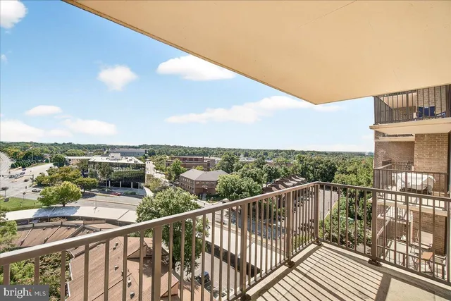 $2,100 | 118 Monroe Street, Unit 1208, Rockville, MD 20850