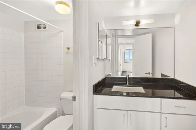 $2,100 | 118 Monroe Street, Unit 1208, Rockville, MD 20850