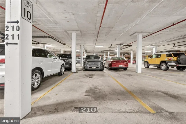 $2,100 | 118 Monroe Street, Unit 1208, Rockville, MD 20850