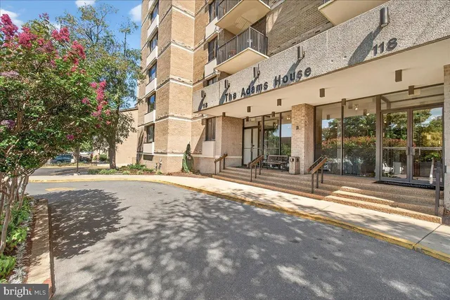 $2,100 | 118 Monroe Street, Unit 1208, Rockville, MD 20850