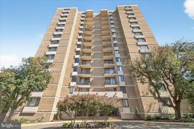 $2,100 | 118 Monroe Street, Unit 1208, Rockville, MD 20850