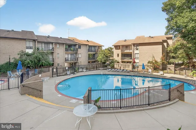 $2,100 | 118 Monroe Street, Unit 1208, Rockville, MD 20850