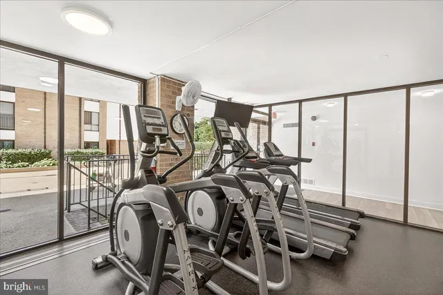 $2,100 | 118 Monroe Street, Unit 1208, Rockville, MD 20850