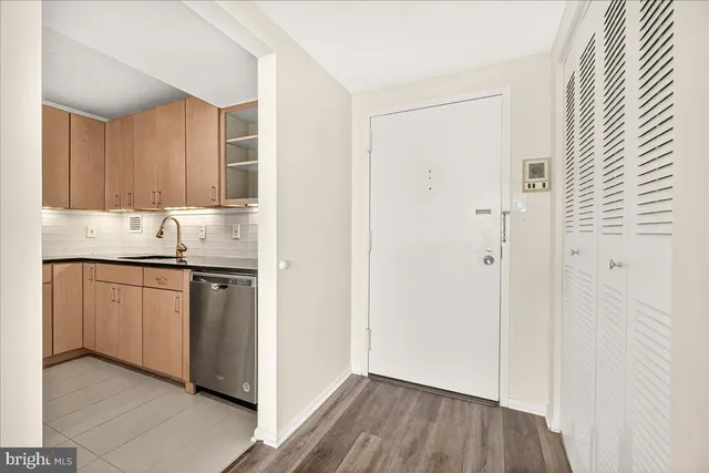 $2,100 | 118 Monroe Street, Unit 1208, Rockville, MD 20850