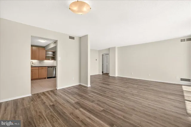 $2,100 | 118 Monroe Street, Unit 1208, Rockville, MD 20850