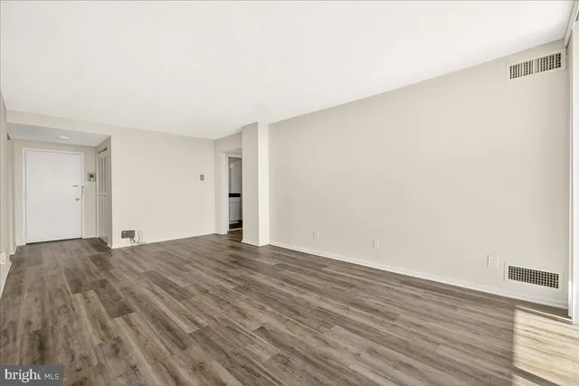 $2,100 | 118 Monroe Street, Unit 1208, Rockville, MD 20850