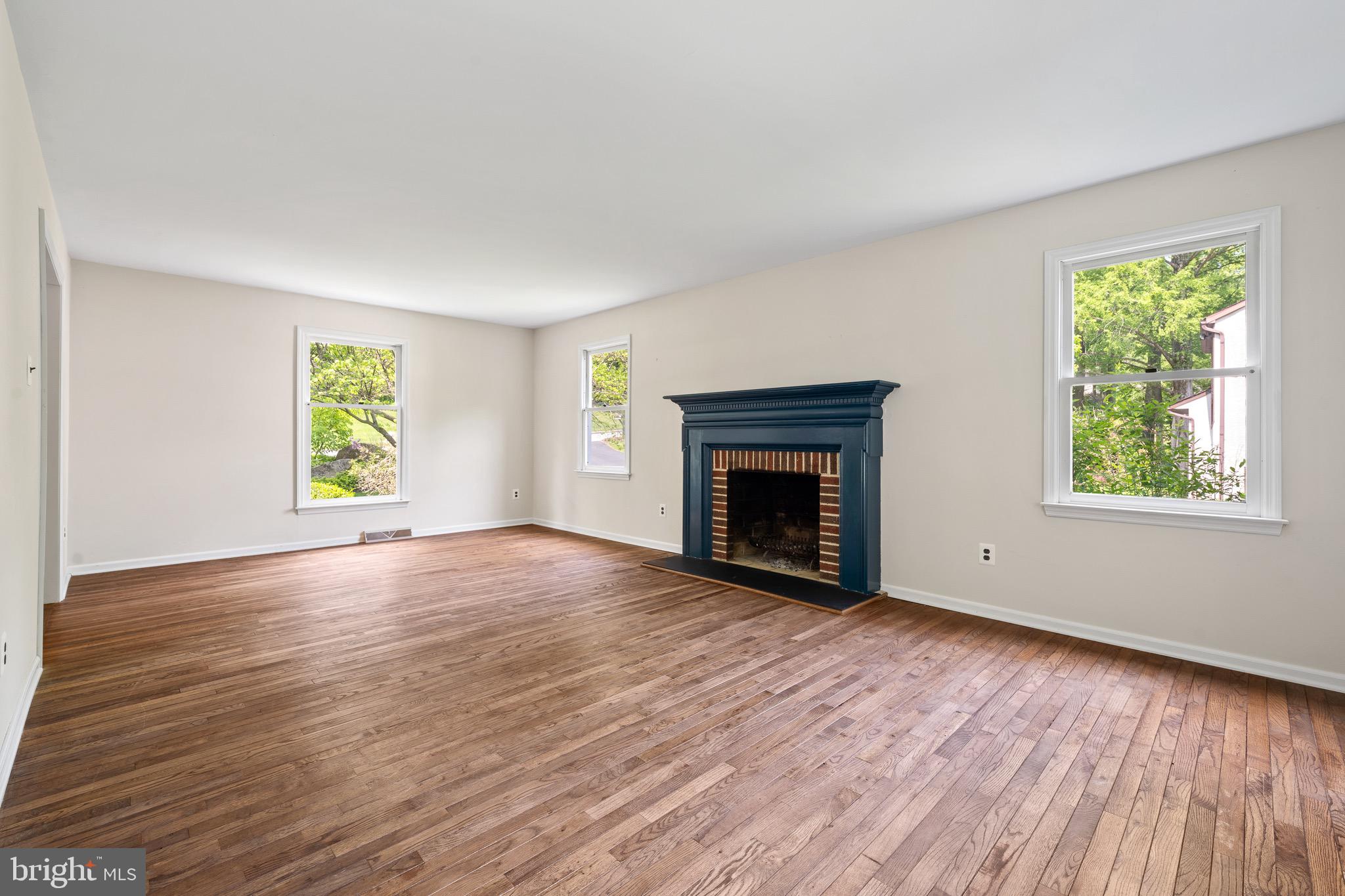 1067 Beaumont Road Berwyn, PA 19312 - Photo 12 of 36 Living Room