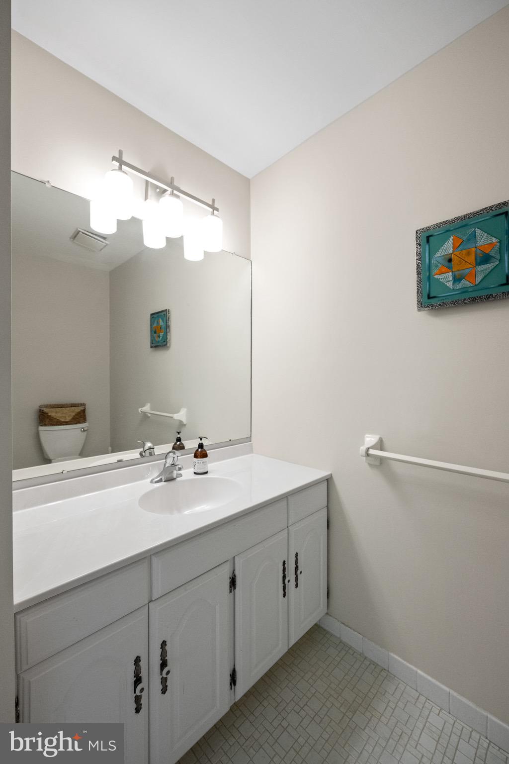 1067 Beaumont Road Berwyn, PA 19312 - Photo 21 of 36 Main Bath