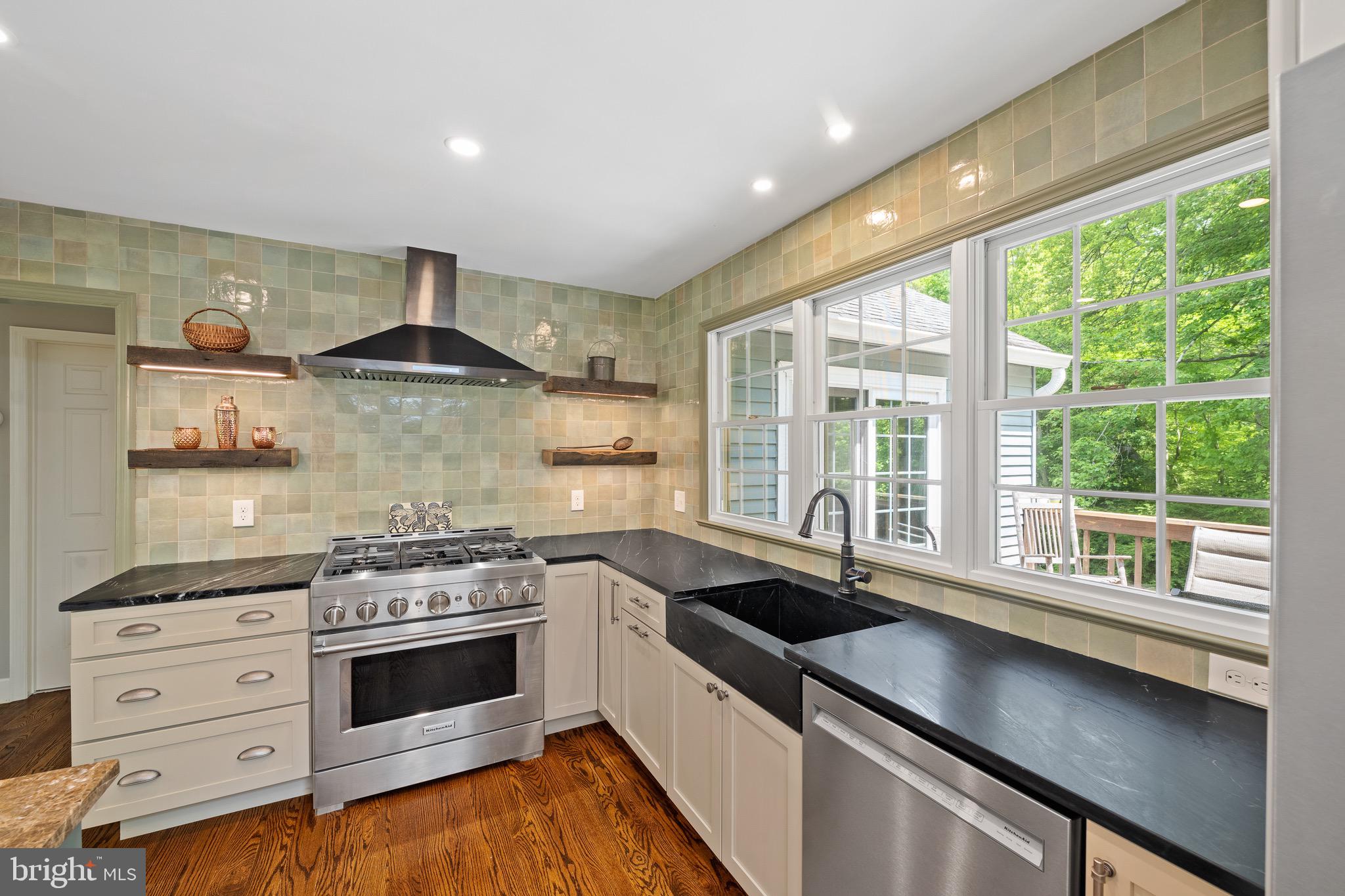 1067 Beaumont Road Berwyn, PA 19312 - Photo 3 of 36 All new Appliances!