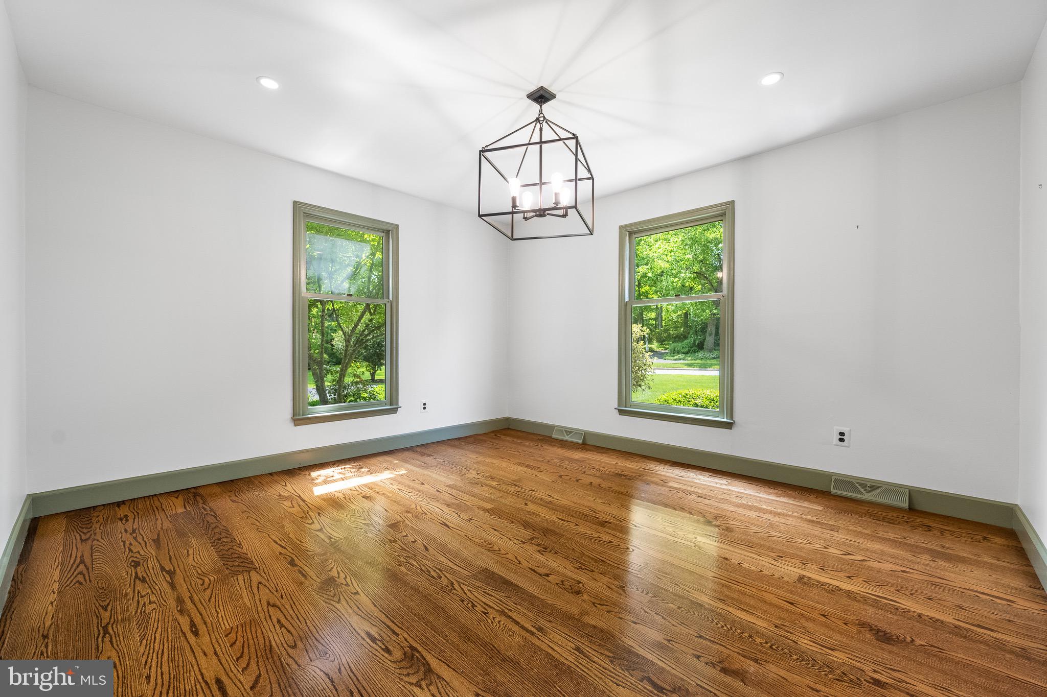 1067 Beaumont Road Berwyn, PA 19312 - Photo 9 of 36 Large Dining Room