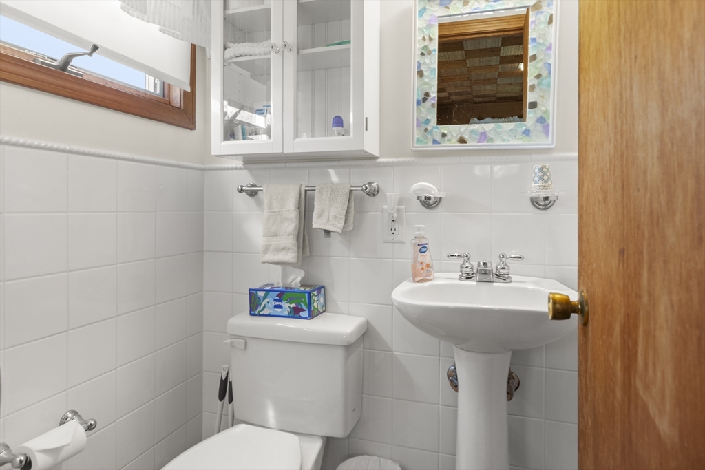 11 Sleepy Hollow Road Gloucester, MA 01930 - Photo 12 of 26
