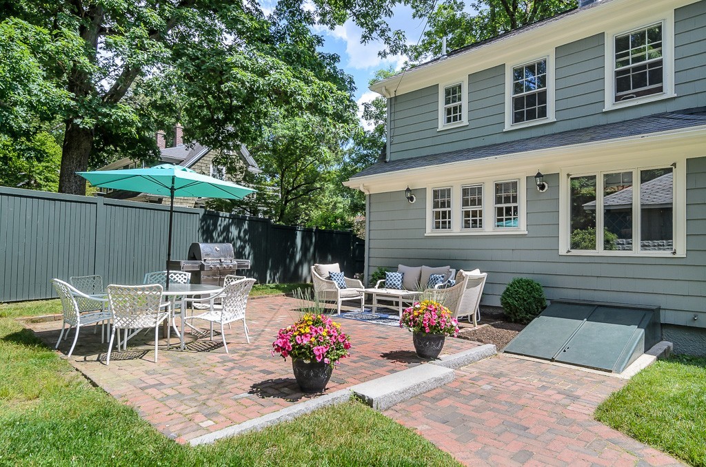 739 Worcester Street Wellesley, MA 02481 - Photo 3 of 18 Gallery Image 3