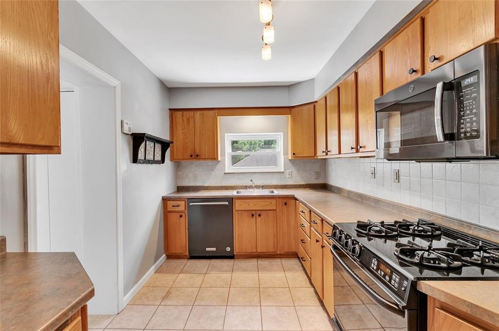 6059 Baptist Road Pittsburgh, PA 15236 - Photo 8 of 25 Gallery Image 8