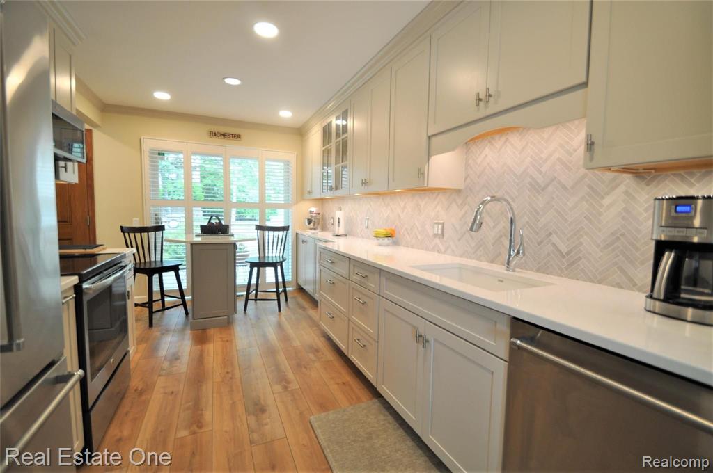 376 Willow Grove Lane, Unit 33 Rochester Hills, MI 48307 - Photo 6 of 44