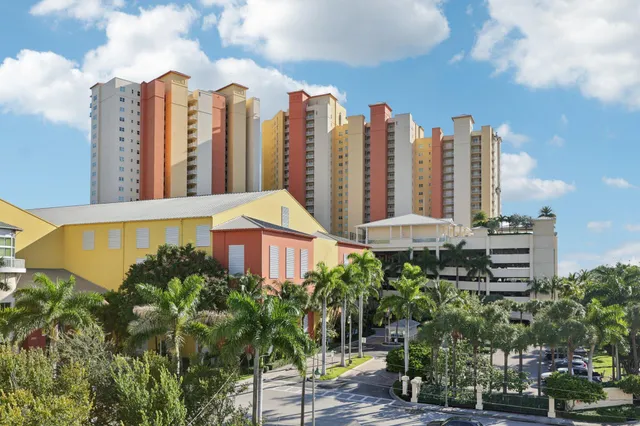 a view of a tennis court