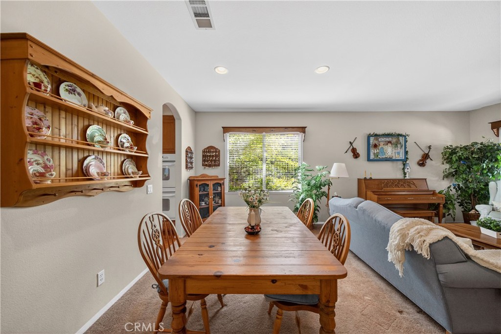 22262 Trinity Place Saugus, CA 91390 - Photo 15 of 68