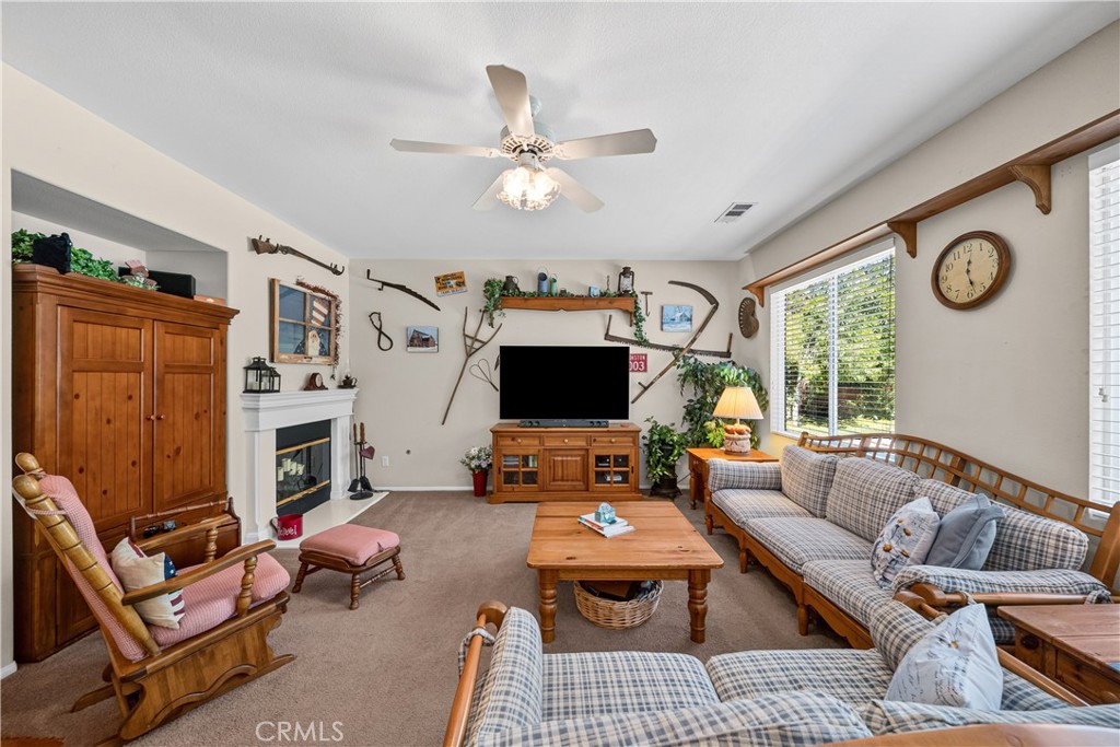 22262 Trinity Place Saugus, CA 91390 - Photo 18 of 68