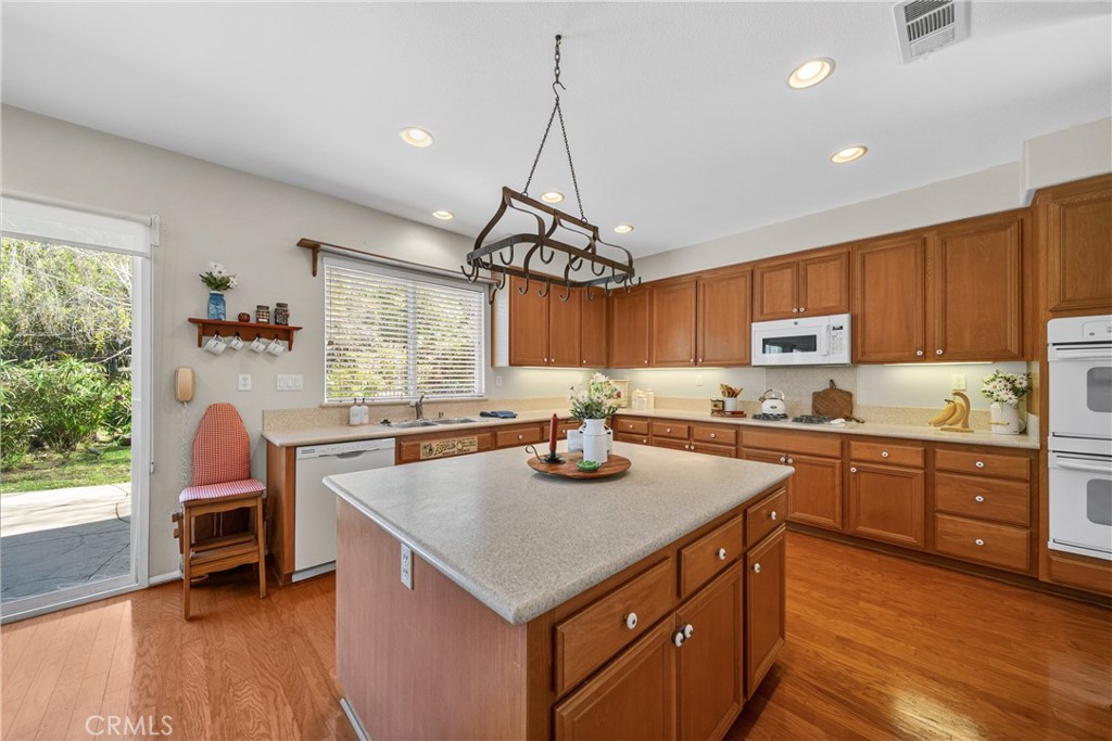 22262 Trinity Place Saugus, CA 91390 - Photo 24 of 68