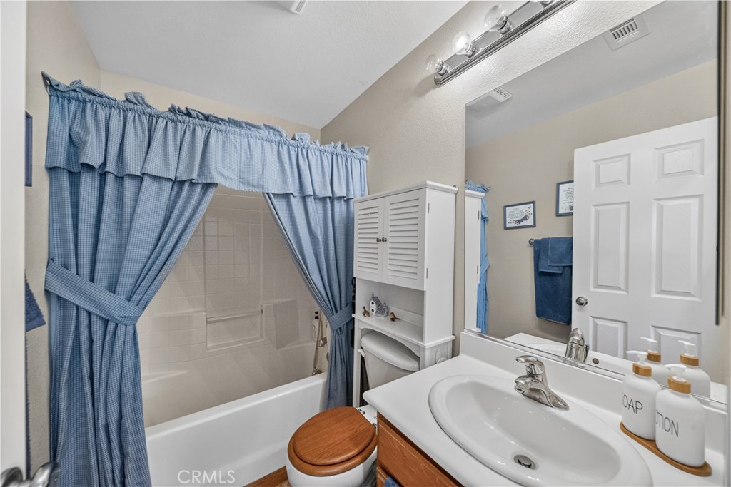 22262 Trinity Place Saugus, CA 91390 - Photo 31 of 68