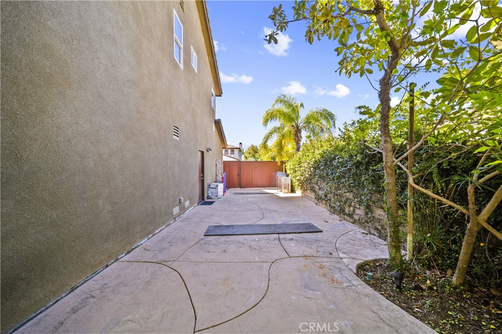 22262 Trinity Place Saugus, CA 91390 - Photo 58 of 68